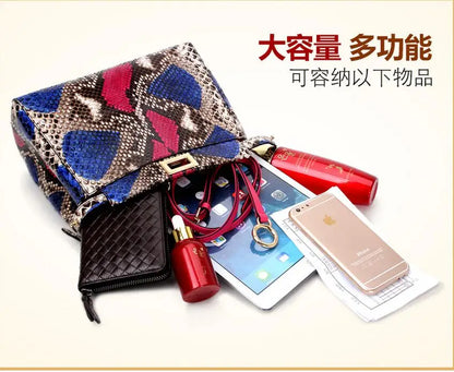 A snakeskin-patterned cosmetic pouch shown open with various items inside, including a black quilted wallet, red lip balm, tablet, phone, and papers. Chinese promotional text appears in the upper right on a light beige background.