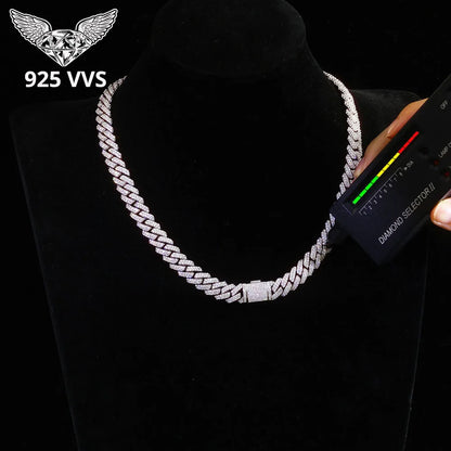 Silver chain necklace with '925 VVS' text on a black background